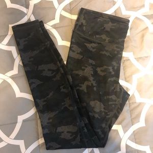 Fabletics High-Waisted Powerhold Leggings